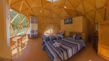 Quarto duplo, vista para a montanha | Escrivaninha, espaço de trabalho para notebook, Wi-Fi de cortesia