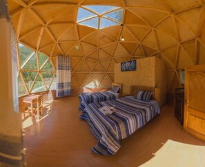 Camera con 2 letti singoli, vista montagna | Una scrivania, postazione laptop, Wi-Fi gratuito