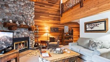 Smart TV y chimenea