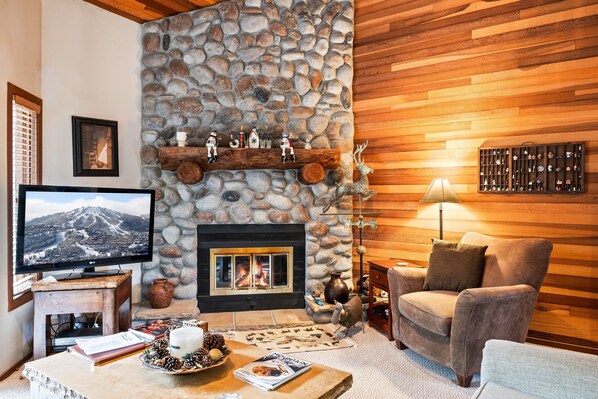 Smart TV, fireplace