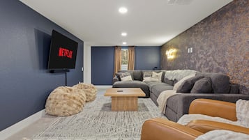 Smart TV, table tennis