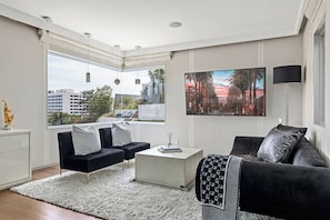Smart TV, fireplace, ping pong, music library