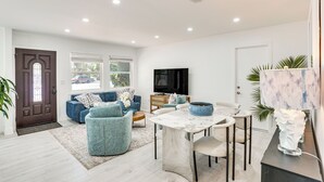 Dining - 7 Mi Huntington Beach: Family Home w/ Patio! (Midway City)