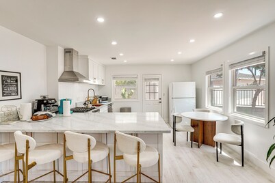 7 Mi Huntington Beach: Family Home w/ Patio!