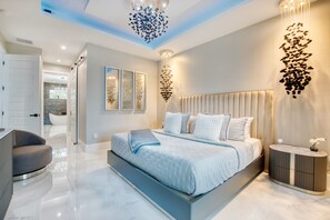 4 Schlafzimmer, Schreibtisch, Bügeleisen/Bügelbrett, Reisekinderbett