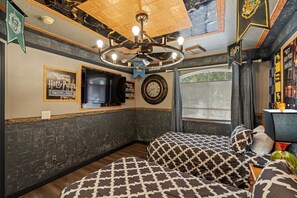 4 habitaciones, tabla de planchar con plancha y cuna de viaje 