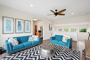 Smart TV, computer monitors, printers - Wave Watcher 4-bedroom house in Grover Beach (Grover Beach)