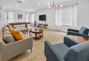 Smart TV - 290 LF - BellaVida Cozy 6BR Pool Home (Kissimmee)