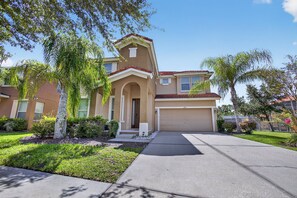 Exterior - 290 LF - BellaVida Cozy 6BR Pool Home (Kissimmee)