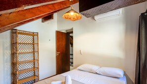 3 bedrooms - 3 B Beachfront House w/ Barbecue Bombinhas Sdn042 (Bombinhas)