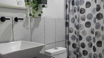 淋浴設備、提供毛巾、番梘、廁紙