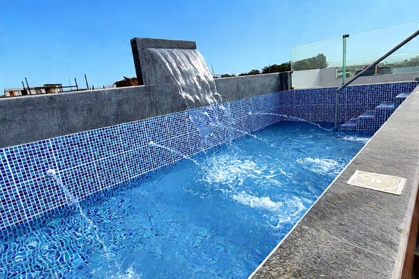 Rooftop pool