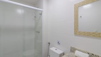 Apartamento básico | Baño | Artículos de higiene personal gratuitos