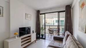 Basic Apartment | Ruang tamu | TV 