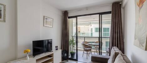 Basic Apartment | Living area | TV