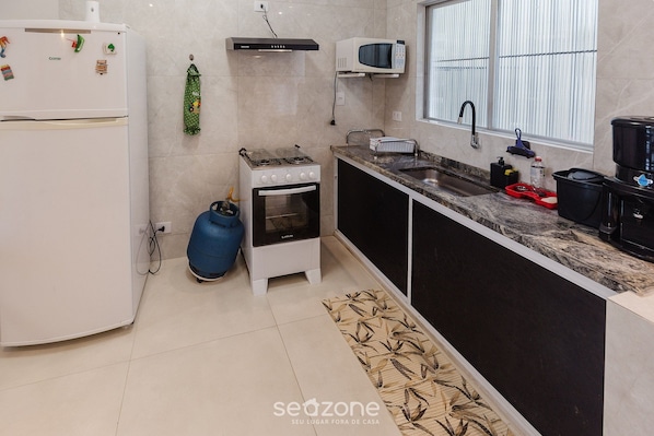 Basic Apartment | Private kitchen