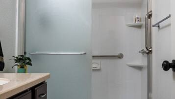 Hårtørrer, håndklæder, Toiletpapir