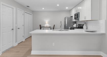 BETTER THAN A 5 STAR HOTEL WITH GOLF CART WHOLE HOUSE TOTALLY REMODELED