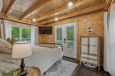 Romantic Luxury Lake Access Cabin w/ Hot Tub, Spacious Deck, and Pine walls