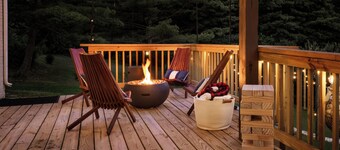 Epic Family Stay - 40' Putting Green, Theater, Hot Tub, Sauna