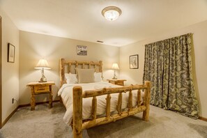 2 bedrooms, free WiFi, bed sheets - Lower Level | Mountain-View Retreat (Colorado Springs)