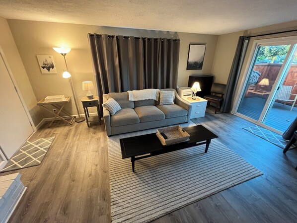 Televisión y chimenea 