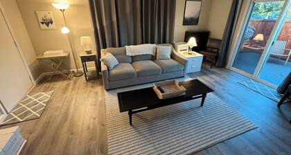 Charming and relaxing 2-bedroom house in quaint Springfield with AC.