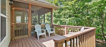 3 bedroom townhome in lovely Bella Vista with Pickle Ball, park and Trail access