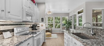 3 bedroom townhome in lovely Bella Vista with Pickle Ball, park and Trail access