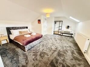 4 habitaciones, tabla de planchar con plancha, cuna de viaje y wifi