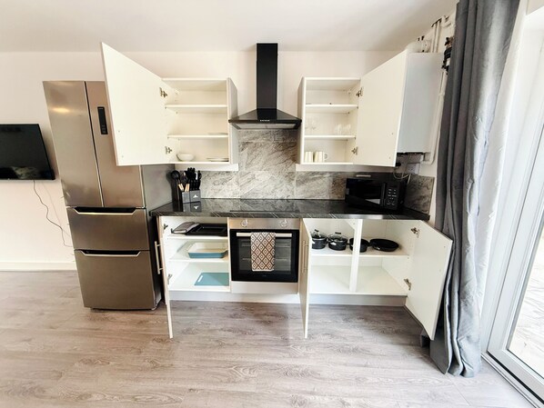 Refrigerador, microondas, horno, placa de cocina