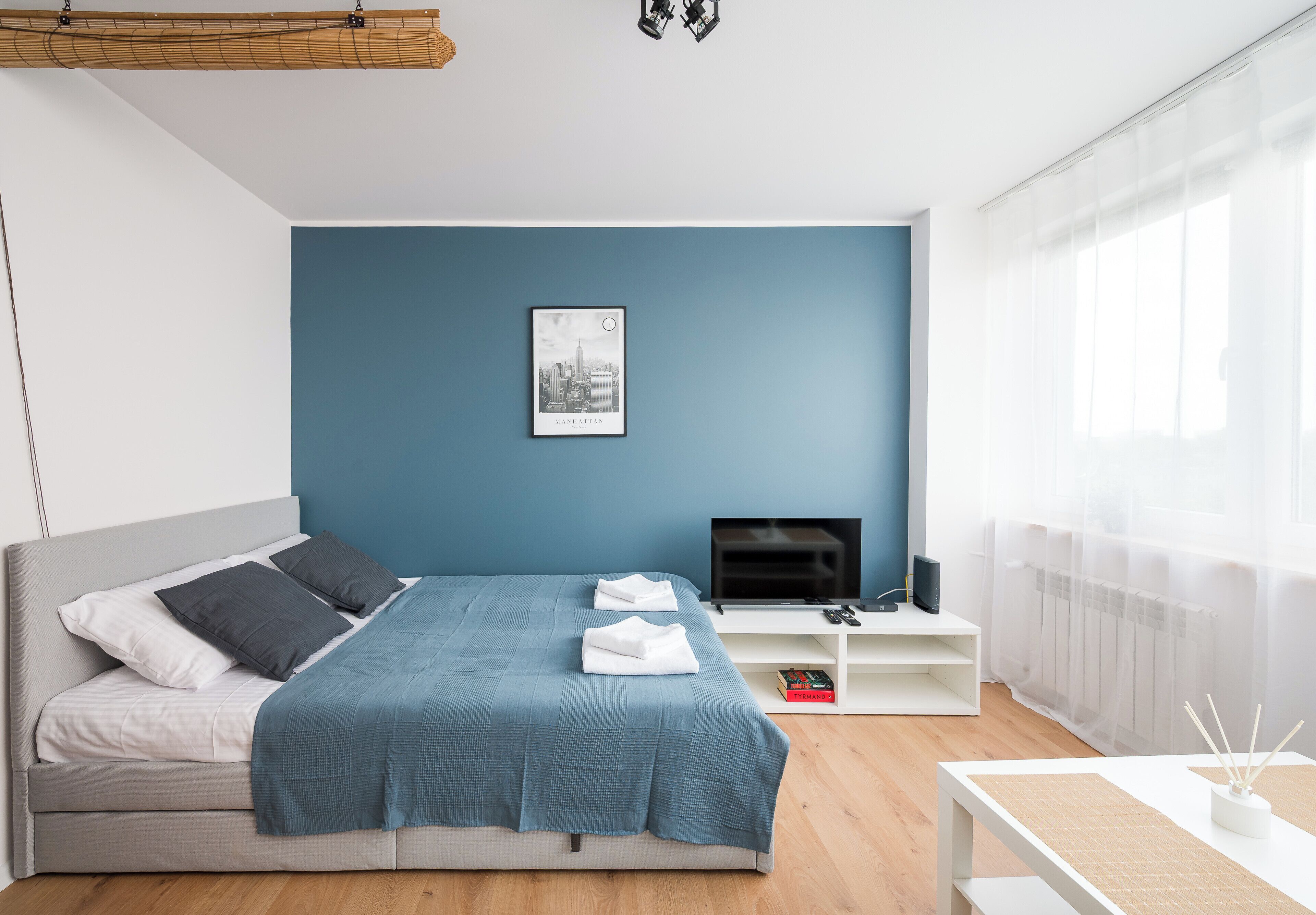 Iron/ironing board, WiFi, bed sheets