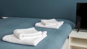 Silitysrauta/-lauta, Wi-Fi, vuodevaatteet