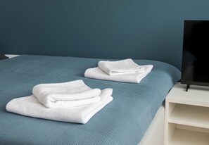 Iron/ironing board, WiFi, bed sheets