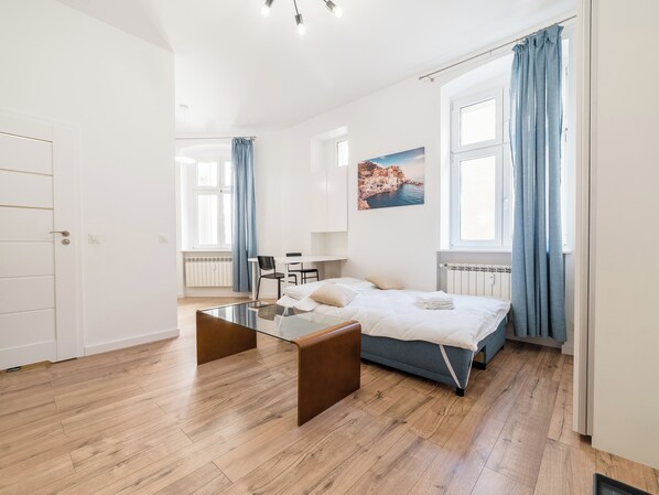 Iron/ironing board, WiFi, bed sheets
