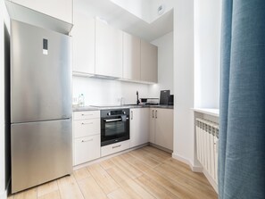 Fridge, oven, stovetop