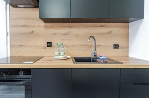 Kylskåp, ugn, spishäll och diskmaskin