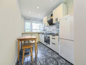 Refrigerador, horno, parrilla de estufa y lavavajillas