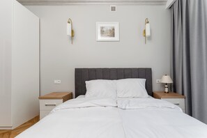 Iron/ironing board, WiFi, bed sheets