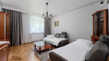 1 slaapkamer, een strijkplank/strijkijzer, wifi, beddengoed