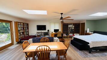 1 makuuhuone, työpöytä, ilmainen Wi-Fi, vuodevaatteet