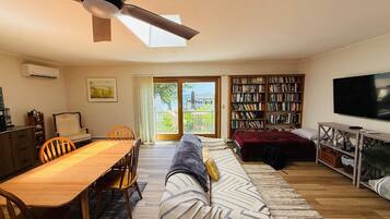 1 bedroom, desk, free WiFi, bed sheets