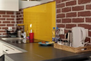 Fridge, oven, stovetop, dishwasher