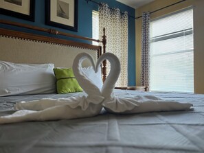 6 bedrooms, iron/ironing board, Internet, bed sheets - Emeralds family getaways (Kissimmee)