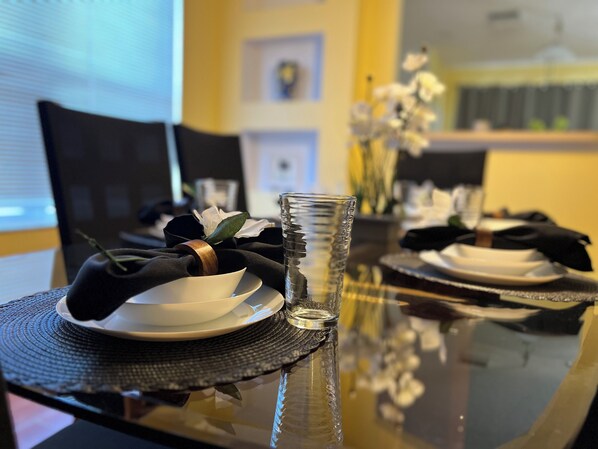 Dining - Emeralds family getaways (Kissimmee)