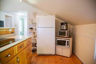 Cozy 3-Bedroom Beach Cottage