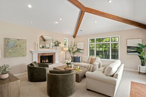 Smart TV, fireplace
