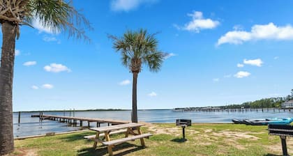 Charming 5-bedroom house with fully fenced yard with pool in Fairhope