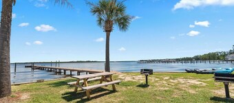 Charming 5-bedroom house with fully fenced yard with pool in Fairhope