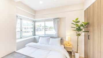 3 bedrooms, iron/ironing board, WiFi, bed sheets